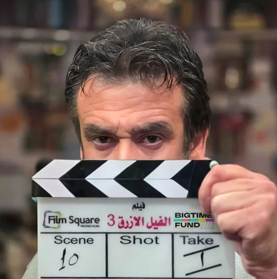 كريم عبد العزيز مع كلاكيت فيلم الفيل الأزرق 3