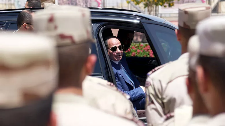 الرئيس السيسي يتفقد مقر القيادة الاستراتيجية 