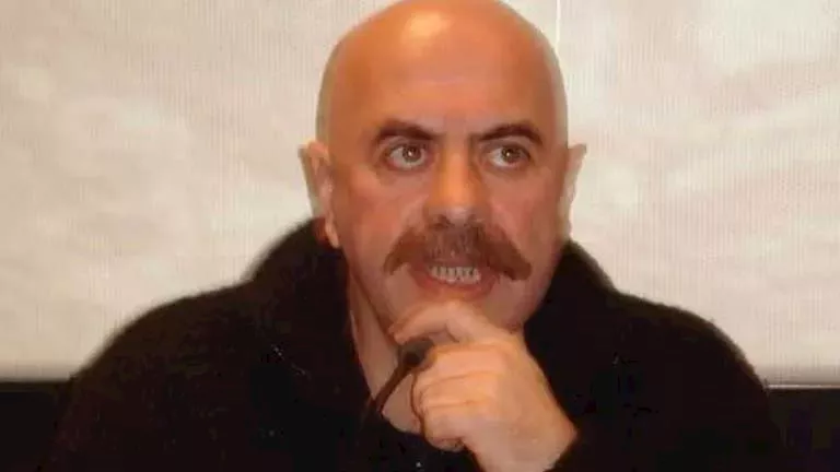 المخرج التركي إيزيل أكاي