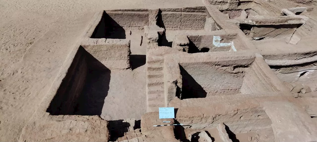اكتشاف مدينة بيزنطية متكاملة بالوادي الجديد تضم كنيسة ووثائق وعملات أثرية (7)