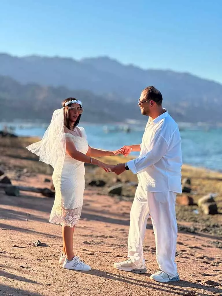 محمد علي رزق يحتفل بزفافه بعد مرور 5 سنوات (31)