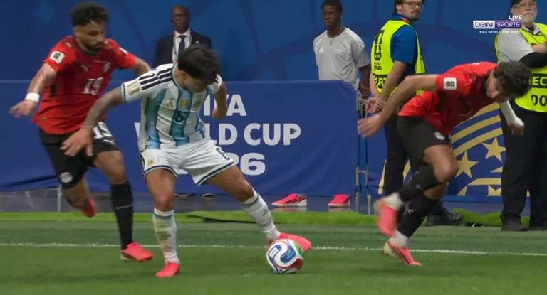 دفع مروان عطية للاعب الأرجنتين الذي تسبب في إلغاء هدف زيكو (1)