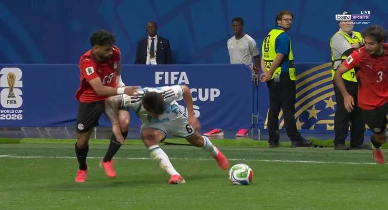 دفع مروان عطية للاعب الأرجنتين الذي تسبب في إلغاء هدف زيكو (2)