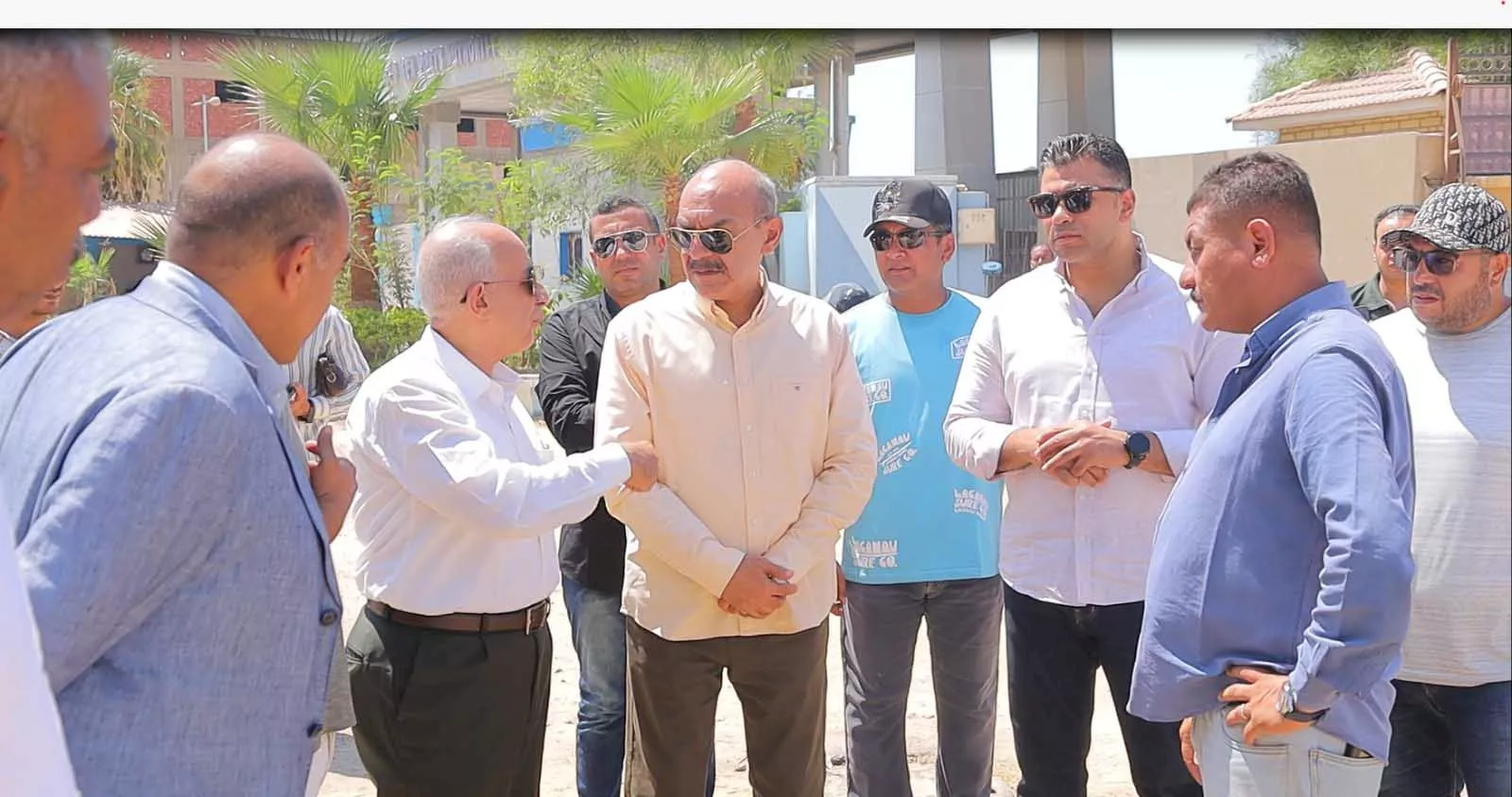 محافظ السويس يتابع المنطقة المحيطة بسمر بالاس