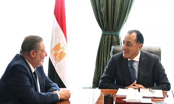 مدبولي ومحافظ البنك المركزي يبحثان خفض التضخم وزيادة التدفقات الدولارية (2)