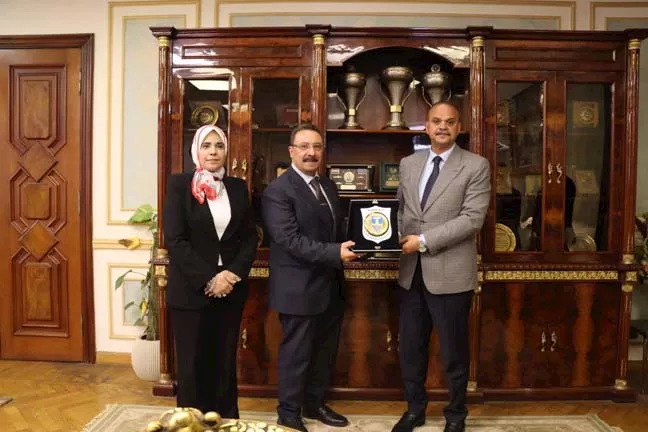 رئيس جامعة الإسكندرية يزور مدير أمن المحافظة (2)