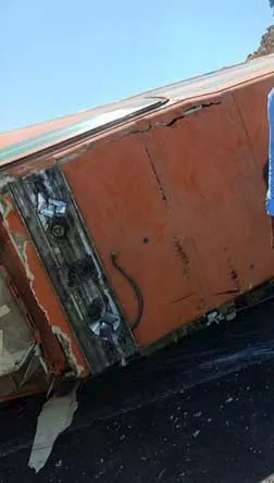 إصابة طبيب ومسعف في حادث انقلاب سيارة إسعاف بالمنيا (1)