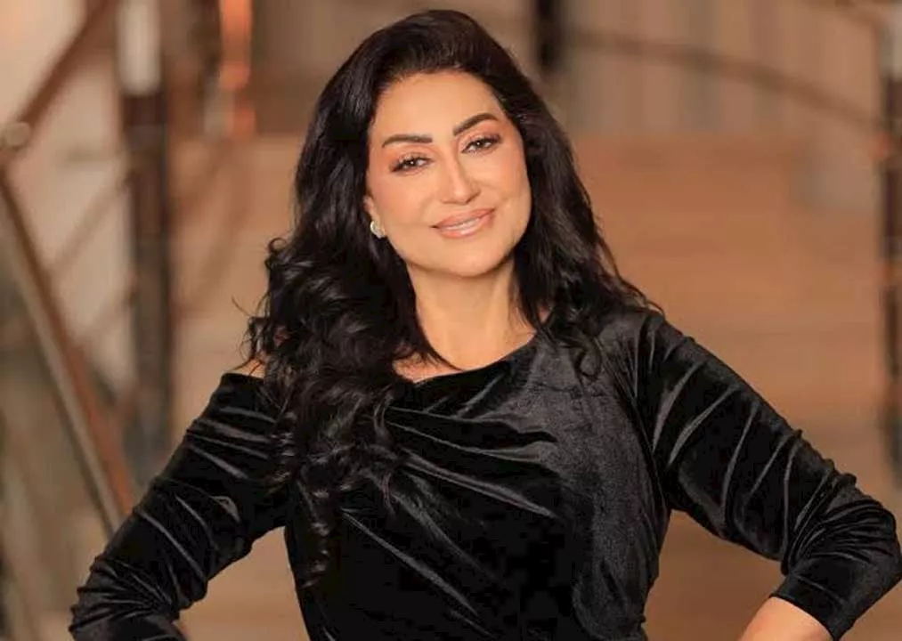 وفاء عامر توفر فرصة عمل للمدير المفصول بسبب واقعة الصلاة والجمهور يعلق