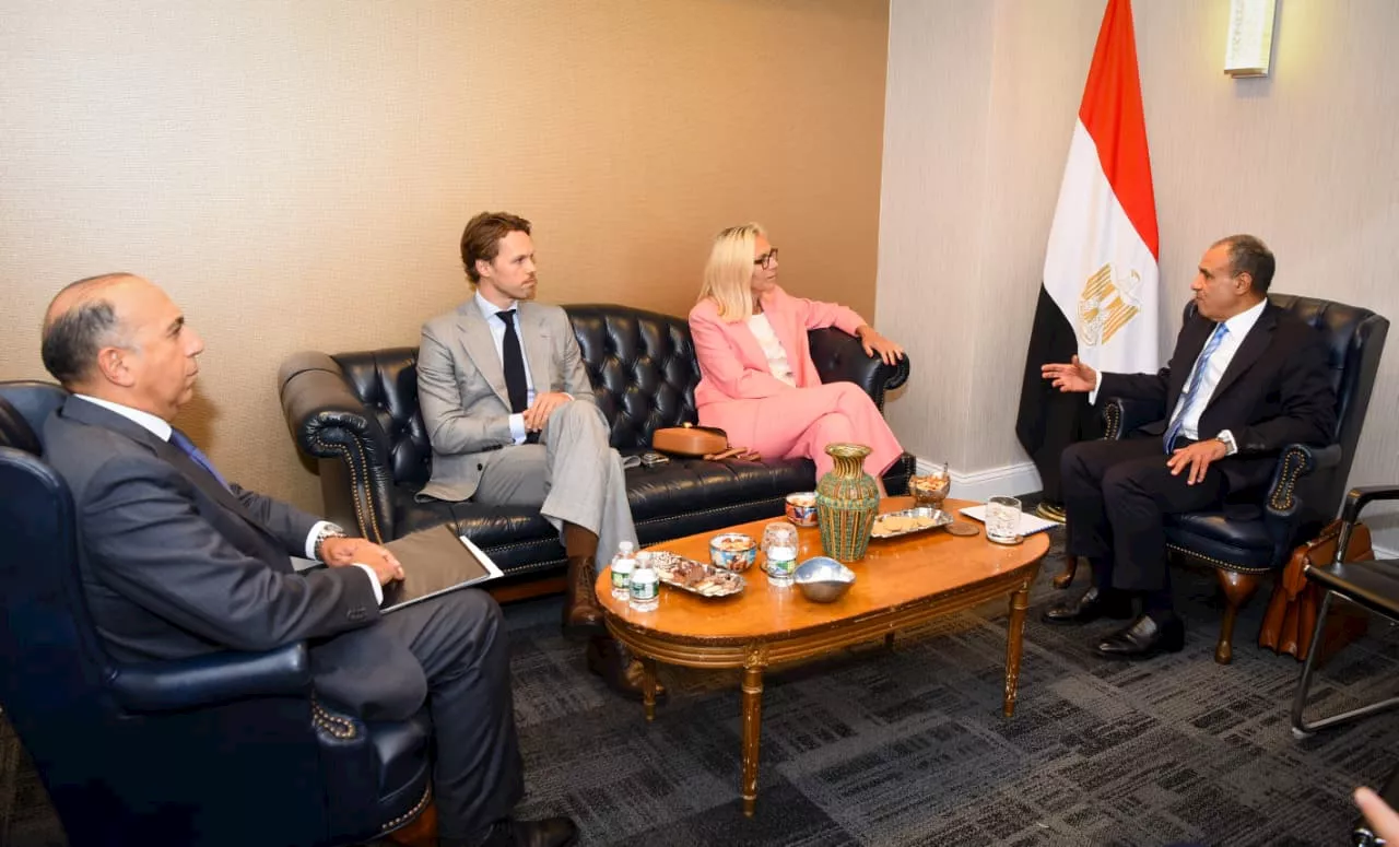 بدر عبد العاطي مع سيجريد كاج
