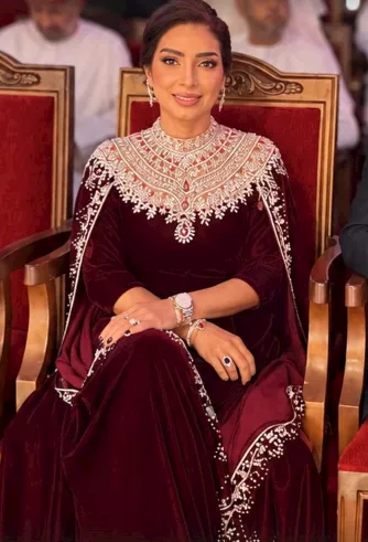 روجينا تتألق بالزي العماني