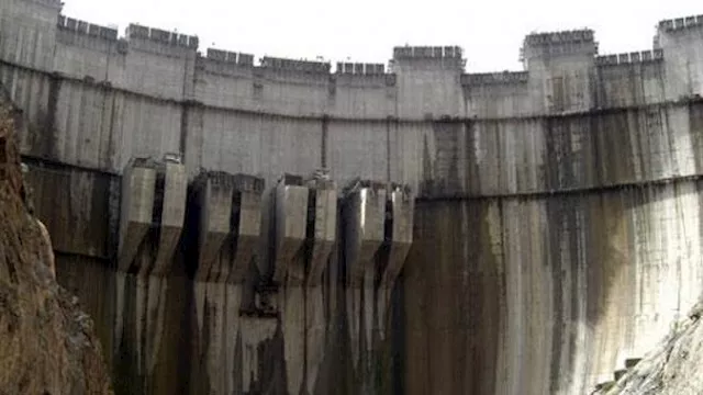 بناء السدود