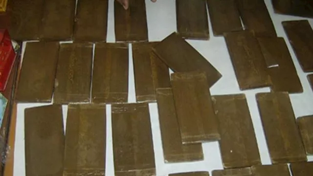 "الشوكولاتة طلعت حشيش".. لحظة غفلة كادت تودي بحياة طفلة بالجيزة