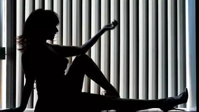 ساقطة - تعبيرية                                   