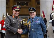 الفريق محمود حجازى يلتقي وزير الدفاع البريطاني