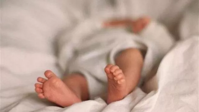 أم تقتل رضيعها بطريقة بشعة