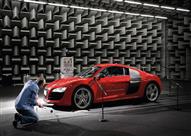 متخصصون يختبرون أصوات السيارات                    