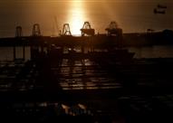 صورة لمرفأ برشلونة التجاري في 31 كانون الأول/ديسمب