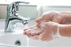 في اليوم العالمي لغسل اليدين.. الماء الساخن أفضل أم البارد؟     
