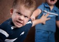 للوالدين.. إذا كان طفلكما عدواني فالمشكلة تبدأ من 