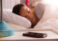 النوم بجانب الهاتف المحمول