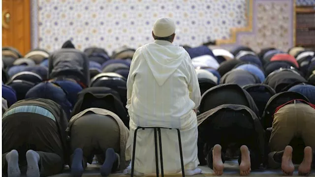 ما ضابط المشقة المرخصة للصلاة على الكرسي