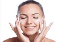 نصائح مفيدة للحفاظ على بشرة مشرقة هذا الشتاء