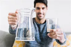 هل الإفراط في شرب الماء يساعد على إنقاص الوزن؟         