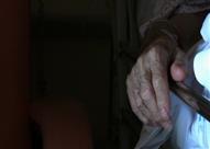 دار الإفتاء توضح حكم المسن الذي لا يصلي بانتظام لت