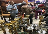 المقهى أثناء مصادرة معداته قبل تشميعه