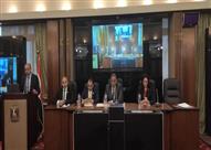 خلال اجتماع