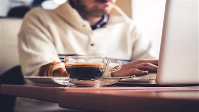 تناول القهوة