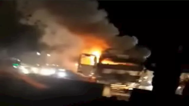 حريق سيارة نقل