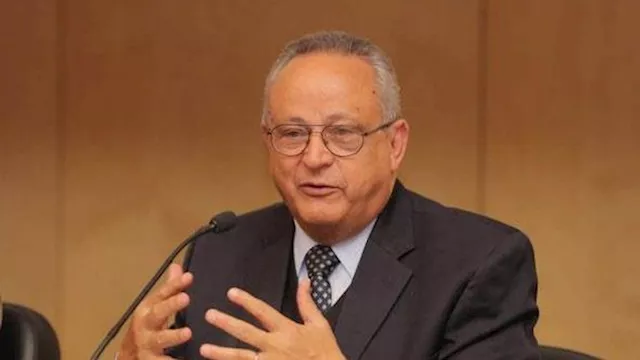 الدكتور أحمد زايد