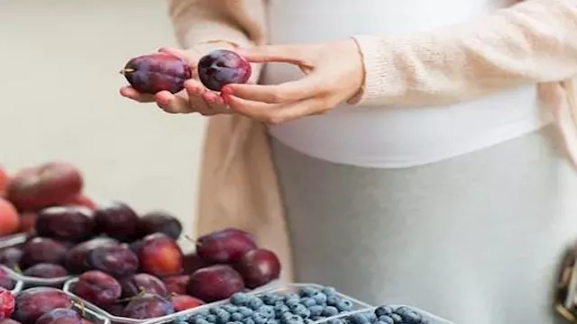  البرقوق وفوائده لصحة الأمعاء