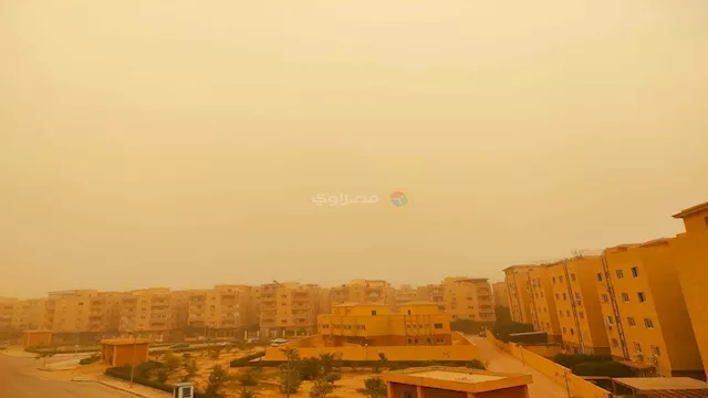 موجة رمال وأتربة