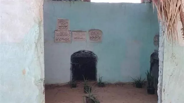 سرقة أبواب المقابر 