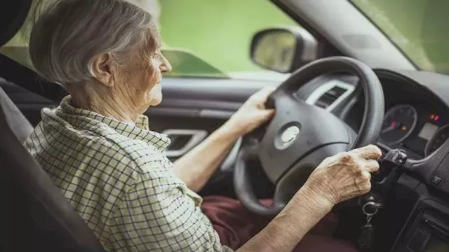 مواصفات السيارة المناسبة لكبار السن - أرشيفية