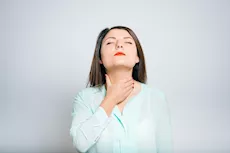 هل الهمس يريح الأحبال الصوتية؟