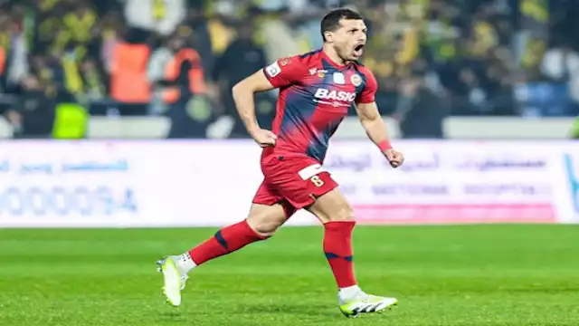 لاعب ضمك السعودي طارق حامد