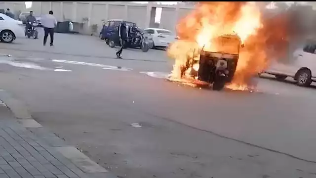 حريق توك توك ارشيفية