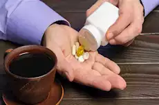 كيف تؤثر القهوة على امتصاص الأدوية؟                      