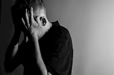  الاكتئاب يسبب السرطان.. طبيب يشرح الأسباب وطرق الوقاية