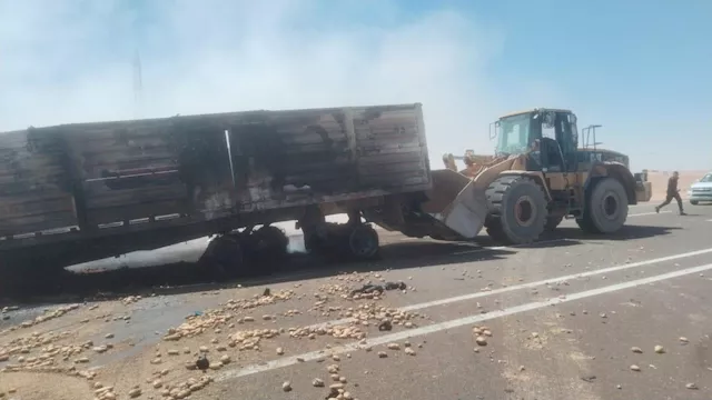 اعمال رفع حادث بطريق توشكى