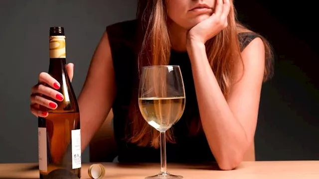 أضرار تناول المشروبات الكحولية الباردة في الطقس ال