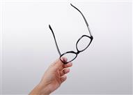 هل تغني عملية الليزك عن ارتداء النظارة الطبية؟