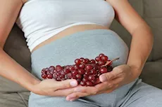 العنب للحامل- هل يمكن للأم تناوله أم لا؟               