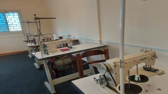 لماذا يشتري تجار التحف ماكينات الخياطة القديمة؟.. 