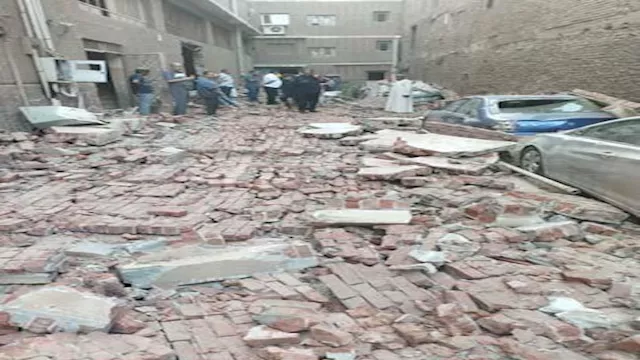 انهيار سور مصنع - أرشيفية