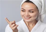 6 مخاطر للاستحمام بالعدسات اللاصقة