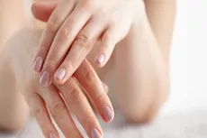 أستاذ مخ وأعصاب يزف بشري لمرضى الوهن العضلي.. ماذا قال؟ 